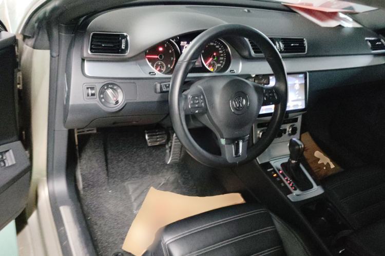 Used Volkswagen FAW-Volkswagen CC 2016 1.8TSI Prestige Model Center Console