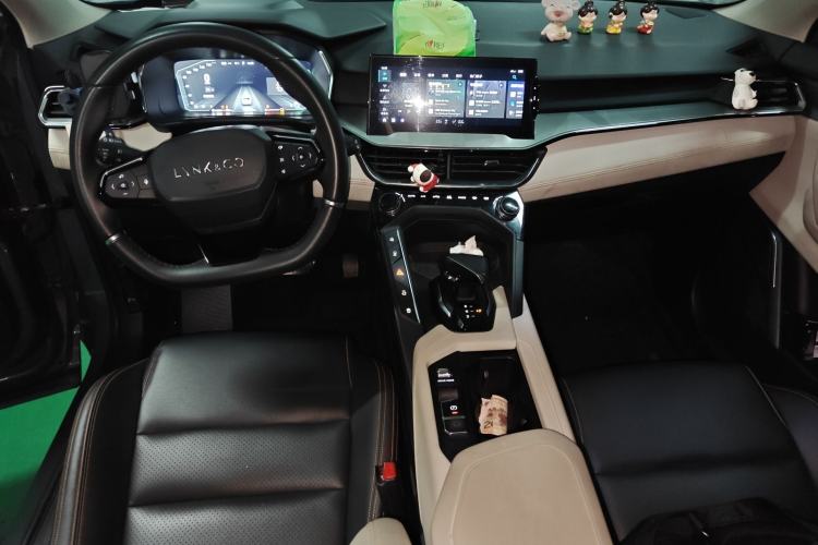 Used Lynk & Co 06 EM-P 2020 PHEV Plus Center Console