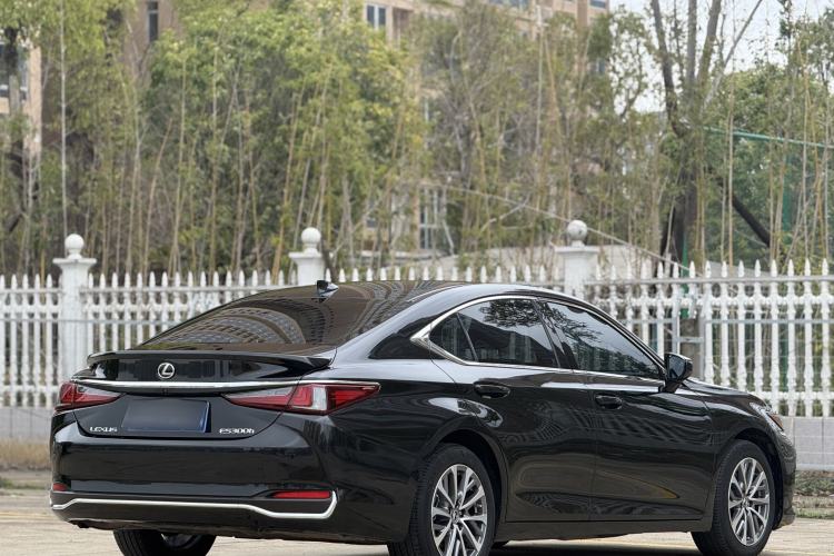 Used Lexus ES 2022 300h Excellence Edition