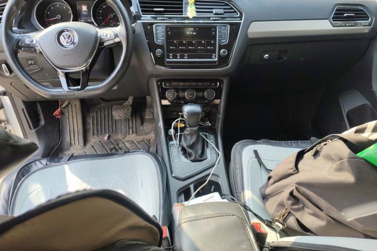 Used Volkswagen Tiguan L 2017 330TSI Automatic Two-Wheel Drive Comfort Edition Center Console