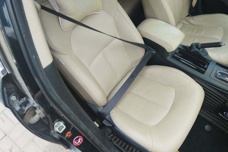 Used Bestune B70 2014 2.0L automatic luxury version Right Front Seat