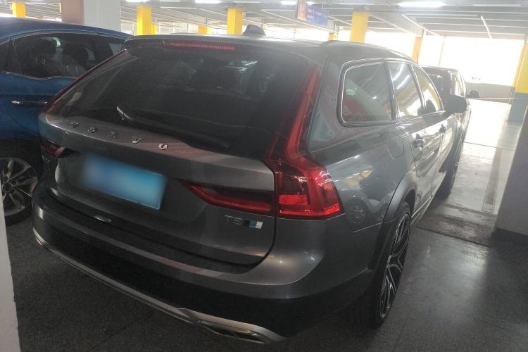 Used Volvo V90 2017 Cross Country T5 AWD Prestige Edition