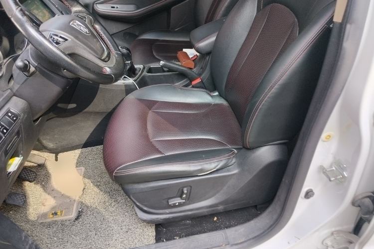 Used Baojun 560 2015 1.8L manual luxury version
