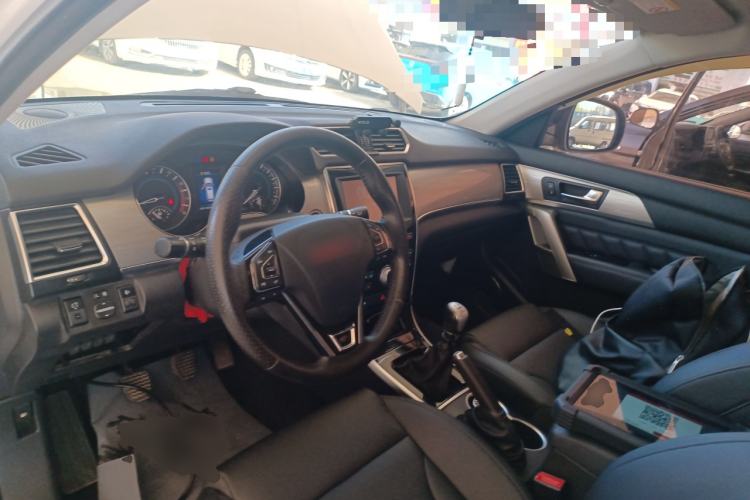 Used Haval H2 2014 1.5T Manual Two-Wheel Drive Elite Edition Center Console