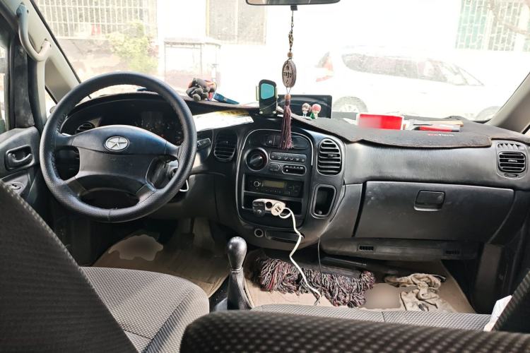 Used JAC Group Refine 2011 2.0L Shuttle Gasoline Comfort Edition HFC4GA3 Center Console