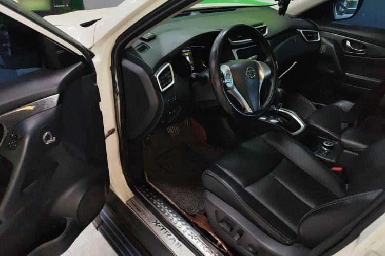 Used Nissan X-Trail 2015 2.5L CVT Leading MAX Edition 4WD Driver Seat