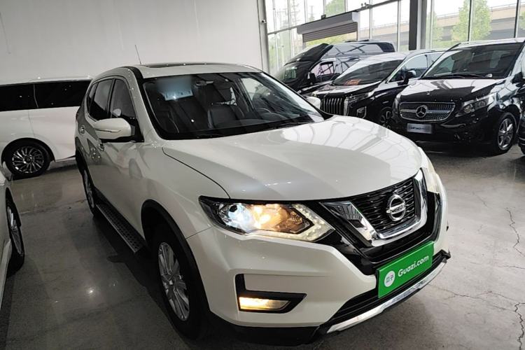 Used Nissan X-Trail 2017 2.0L CVT Comfort Edition 2WD Front Right 45 Deg