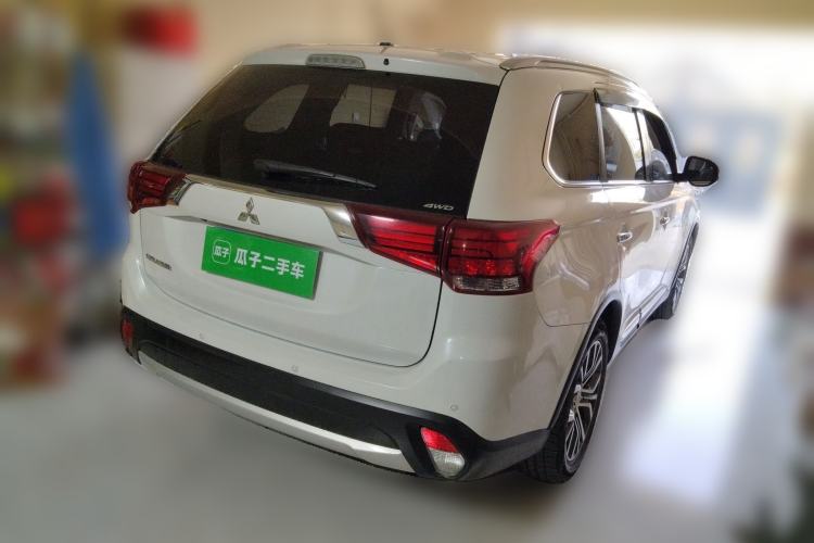 Used Mitsubishi Outlander 2016 2.4L 4x4 Elite Edition 5 Seats Rear Right 45 Deg