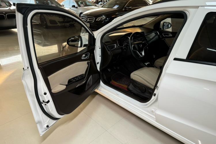 Used Baojun 310W 2017 1.5L Manual Comfort Version China V