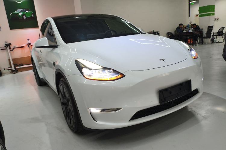 Used Tesla Model Y 2023 Long-Range All-Wheel-Drive Version
