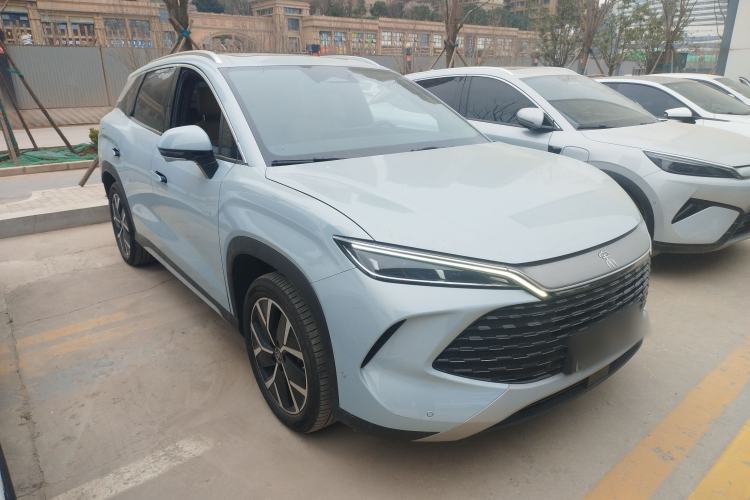 Used BYD Song L DM-i 2024 160 km Excellence Version Front Right 45 Deg