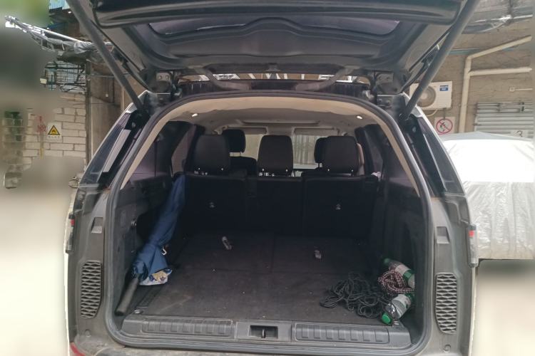 Used Land Rover Discovery 2018 2.0T SE Trunk