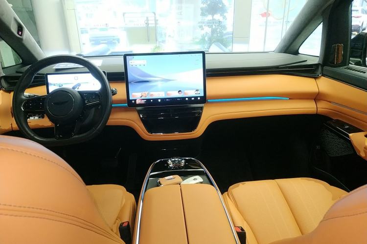 Used Geely Galaxy LEVC L380 2024 140-Degree 6-Seater All-Wheel-Drive Ultra
