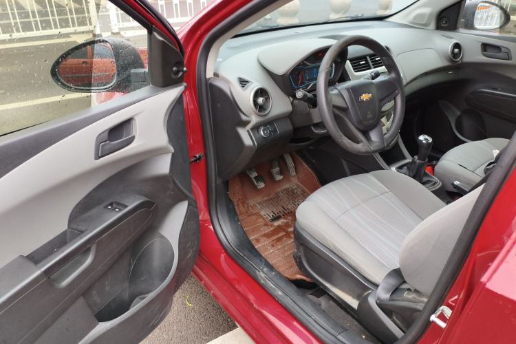 Used Chevrolet Aveo Sonic 2014 Sedan 1.4SL MT Comfort Edition
