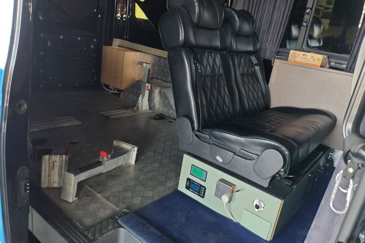 Used Ford Transit T8 2024 T8 2.3T Diesel Automatic Mid-Drive Mid-Roof 6-Seater Fully Equipped 2/2/2 Configuration
