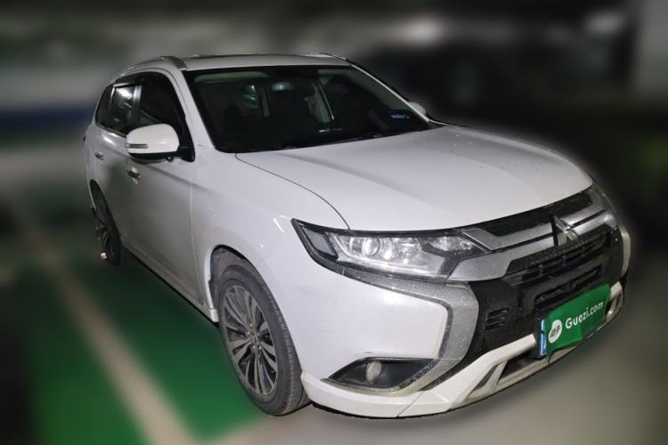 Used Mitsubishi Outlander 2021 2.0L Two-Wheel Drive Comfort Edition 5 Seats Front Right 45 Deg
