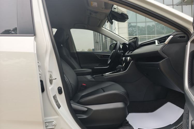 Used Toyota RAV4 2023 2.0L CVT Two-Wheel Drive Urban Edition Interior 11