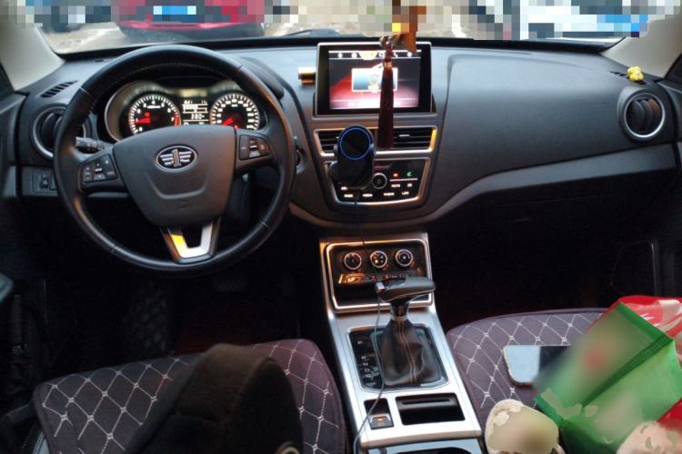 Used Bestune X40 2019 1.6L Automatic Luxury Edition China VI Center Console