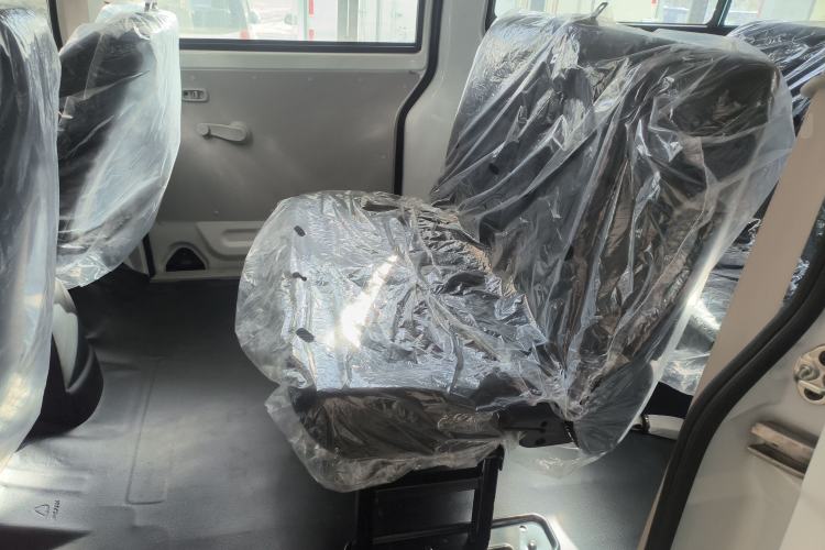 Used SRM Haoyun 2025 Launch Edition Farady 42.3 kWh 305 km 6 seats
