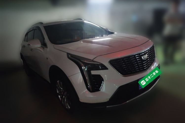 Used Cadillac XT4 2022 28T Two-Wheel-Drive Luxury Version Front Right 45 Deg