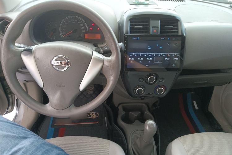 Used Nissan Sunny 2014 1.5XE Manual Elite Edition Center Console