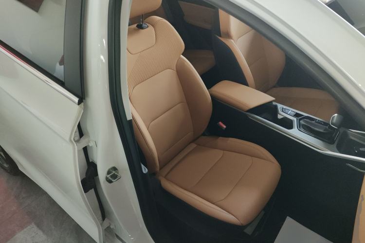 Used Geely Auto Emgrand 2025 4th Generation 1.5L CVT Flagship Version
