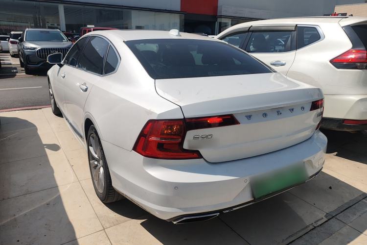 Used Volvo S90 New Energy 2020 T8 e-Drive Hybrid – Zhiyi Luxury Edition Exterior 2