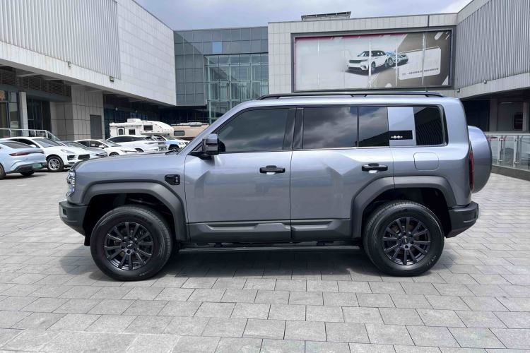 Used Formula Leopard 5 2023 Navigator Edition
