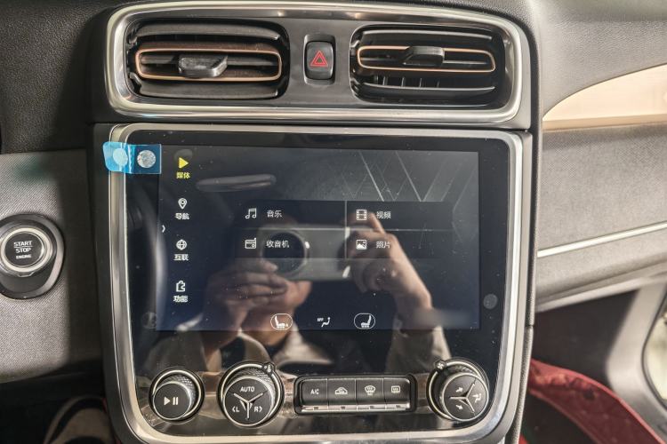 Used Lynk & Co 01 2017 2.0T Two-Wheel Drive Pro Edition Audio And AC Panel