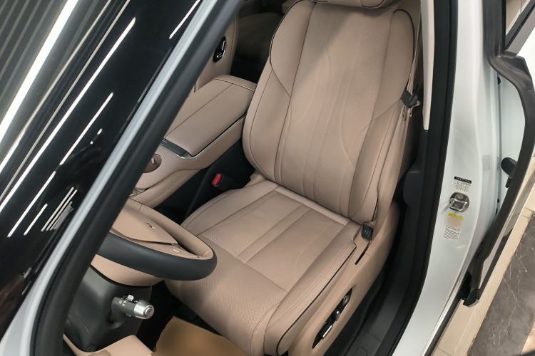 Used XPeng X9 2025 740 Ultra-Long Range Max
