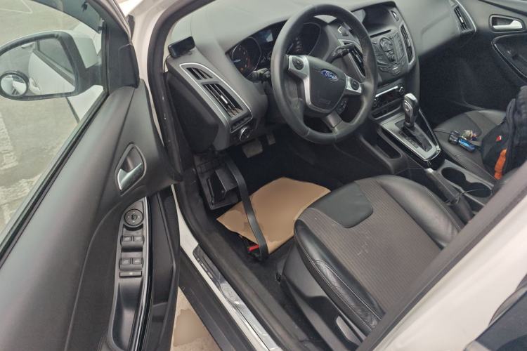 Used Ford Focus 2012 Sedan 1.6L Automatic Fashion Edition Driver Seat