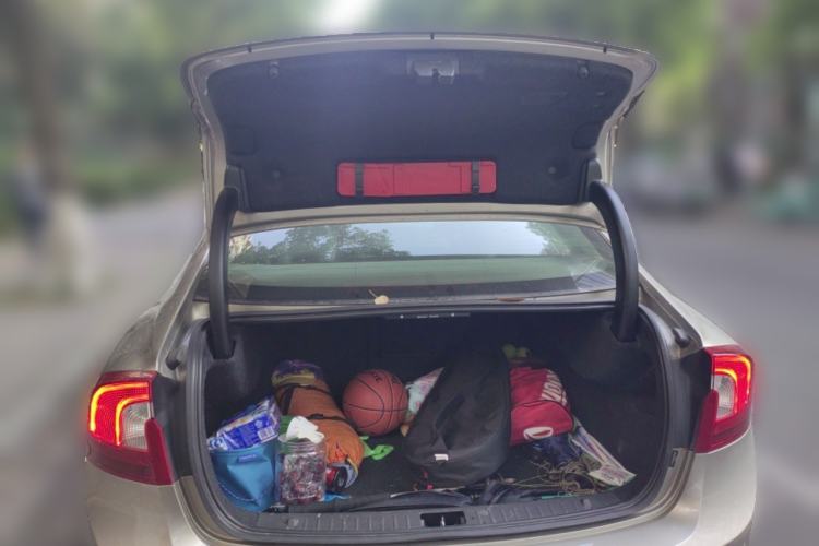 Used Volvo S60 2015 S60L 2.0T Zhiyuan Edition
