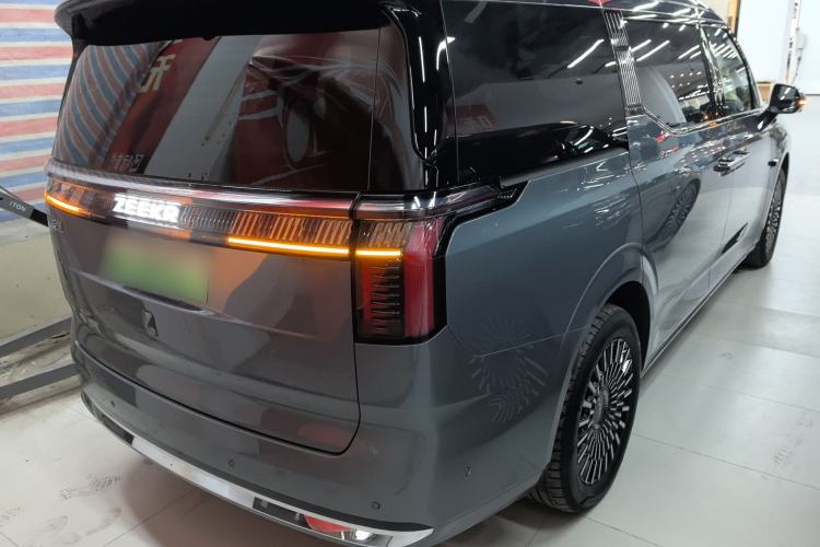 Used Zeekr 009 2024 7-Seater Walk-Through Version Four-Wheel Drive 108 kWh
