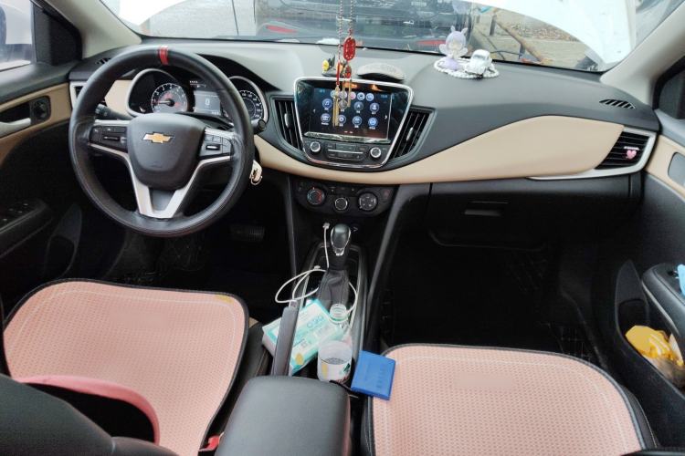 Used Chevrolet Monza 2020 320 Automatic Enjoyment Edition Center Console