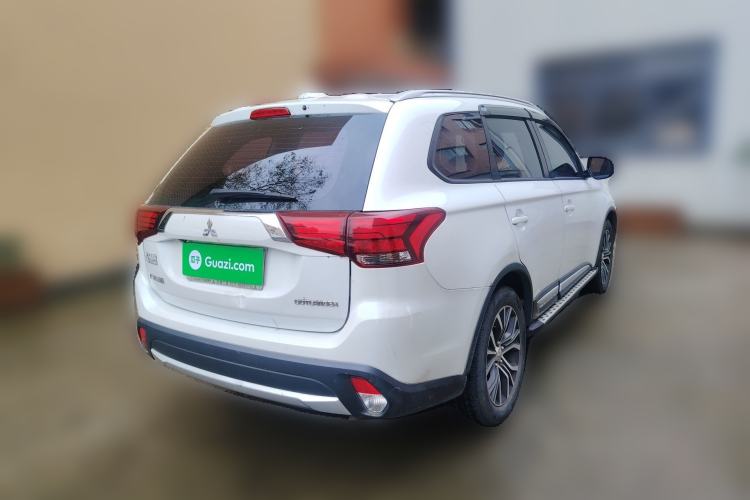 Used Mitsubishi Outlander 2018 2.0L Two-Wheel Drive Glory Edition 5 Seats Rear Right 45 Deg
