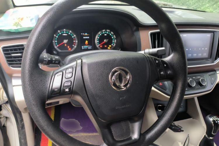 Used FORTHING Lingzhi 2019 M5L 1.6L 7-Seater Standard Model China VI Steering Wheel