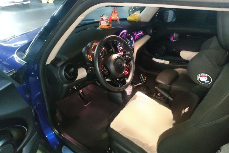 Used MINI MINI 2019 1.5T COOPER Artist
