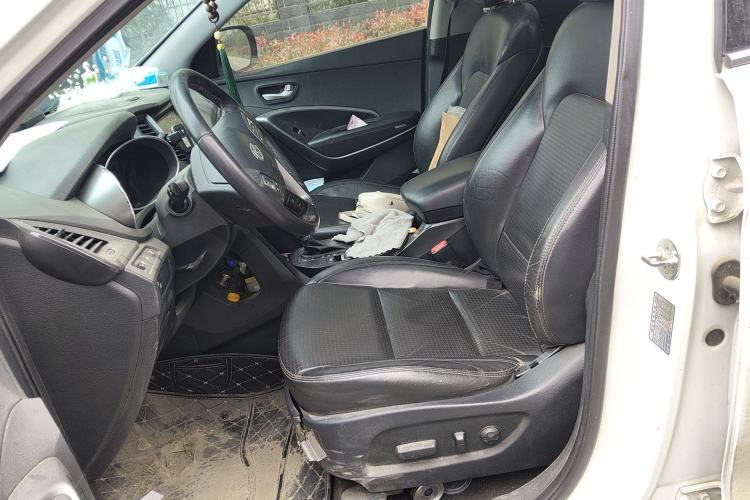 Used Hyundai Santa Fe 2013 2.4L Automatic Two-Wheel Drive Smart Version Left Front Seat