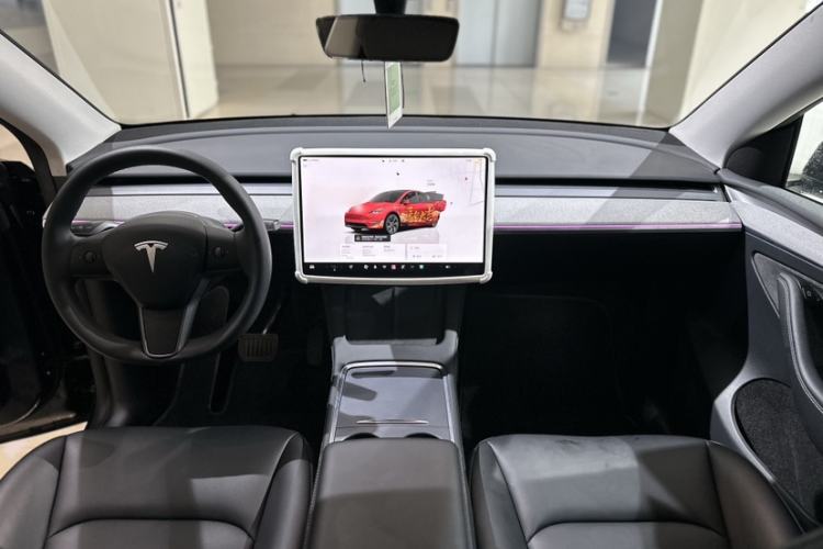 Used Tesla Model Y 2024 Rear-Wheel-Drive Version Interior 1