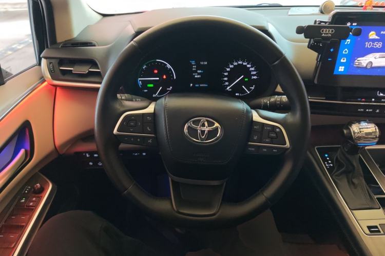 Used Toyota Sienna 2023 2.5L Hybrid Comfort Edition