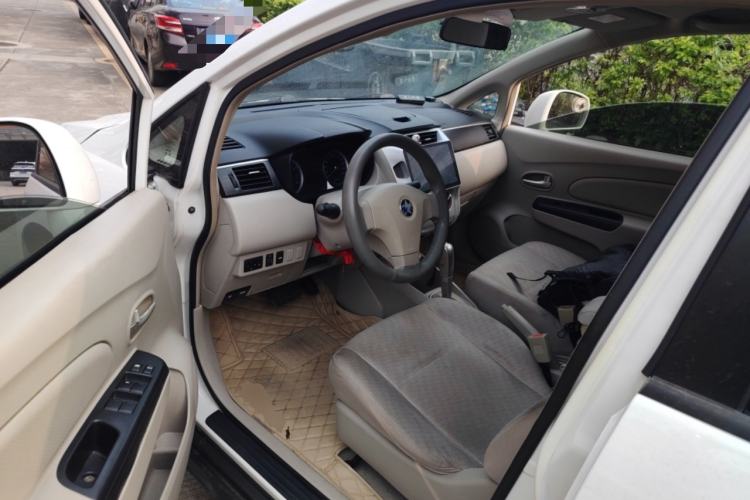 Used Venucia D50 2015 1.6L Automatic Fashion Edition
