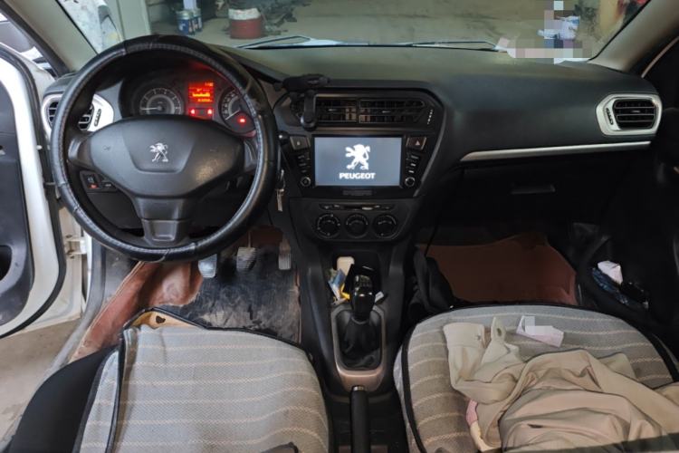 Used Peugeot 301 2014 1.6L Manual Comfort Edition Center Console