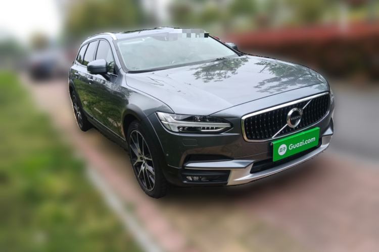 Used Volvo V90 2020 Cross Country T5 AWD Prestige Edition Front Right 45 Deg