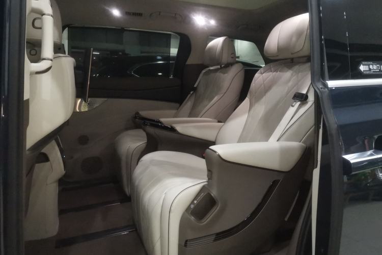 Used Denza D9 2022 DM-i 970 Four-Wheel Drive Flagship Model
