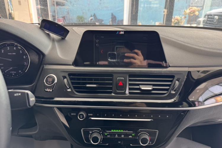 Used BMW 1 Series 2018 118i Sport Edition Audio And AC Panel