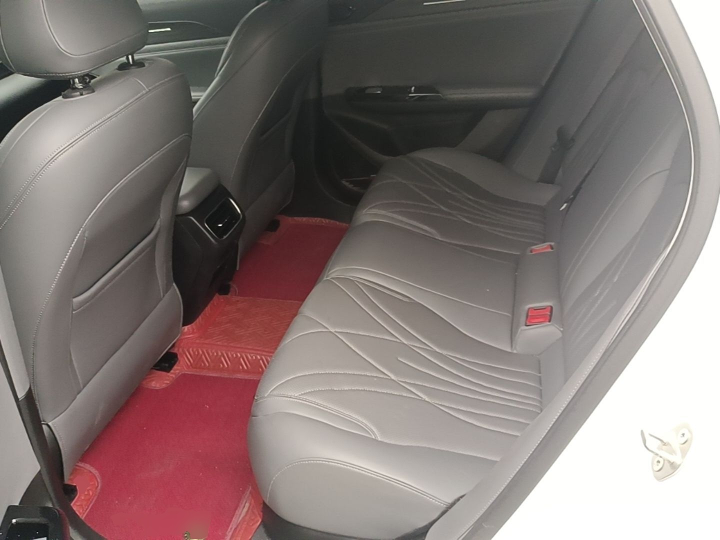 Geely Galaxy L6 2025 EM-i 60km Launch Edition — снимка 20