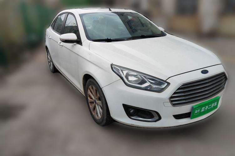 Used Ford Escort 2015 1.5L Automatic Fashion Model Front Right 45 Deg