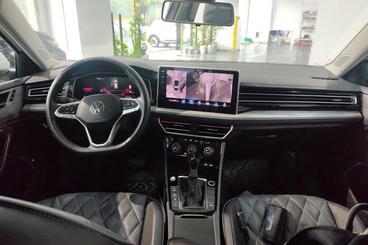 Used Volkswagen Sagitar 2023 300TSI DSG Excellence Edition Center Console