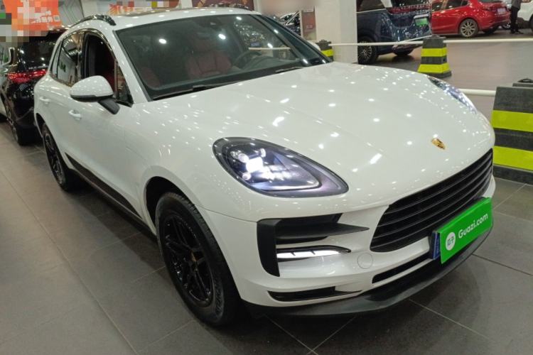 Used Porsche Macan 2021 Macan 2.0T Front Right 45 Deg