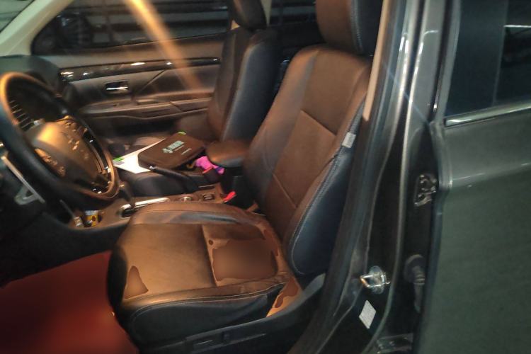 Used Mitsubishi Outlander 2016 2.4L 4x4 Luxury Edition 7-Seater
